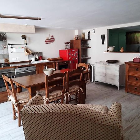 Un Apartamento Vacacional Con Detalles De Un Hogar Μαϊρένα δελ Αλχαράφε Εξωτερικό φωτογραφία